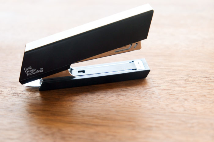 スタイリッシュなデザイン、ここに極まれり。クラフトデザインテクノロジーのステープラー。Craft Design Technology / stapler