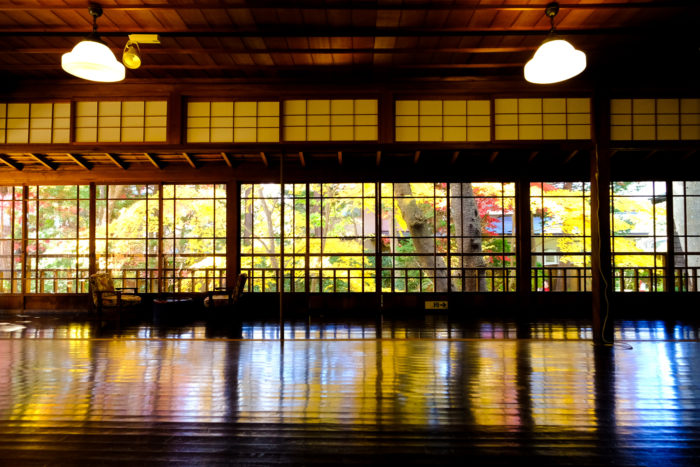 窓という額に切り取られた風景。盛岡の歴史的建造物『南昌荘』【紅葉時期におすすめ】