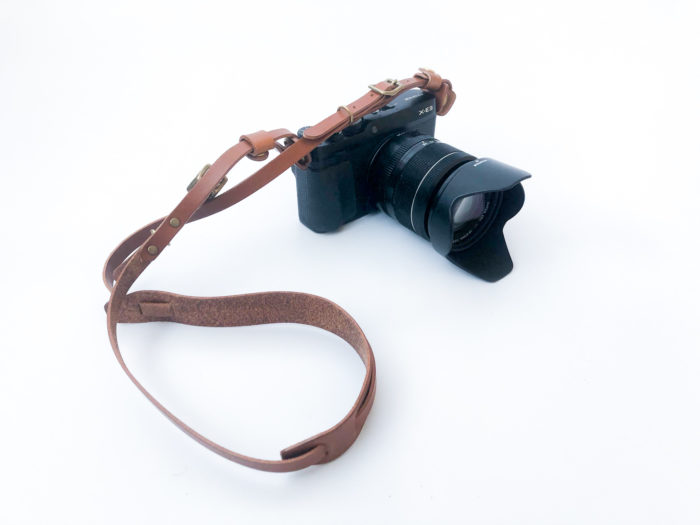 長く使いたいカメラだから、長く使える本革のカメラストラップを。DURAMのレザーカメラストラップ【XE-3】