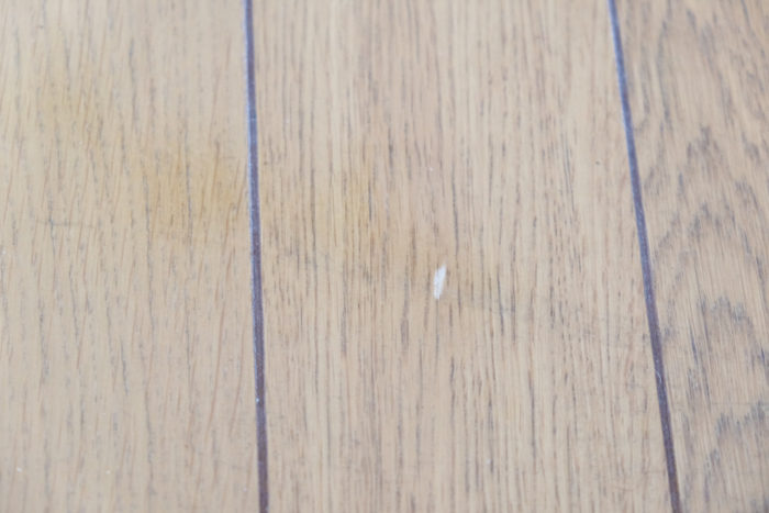家具のささくれ割れ、欠け跡や穴を簡単に補修する方法。【パテと着色ペン】