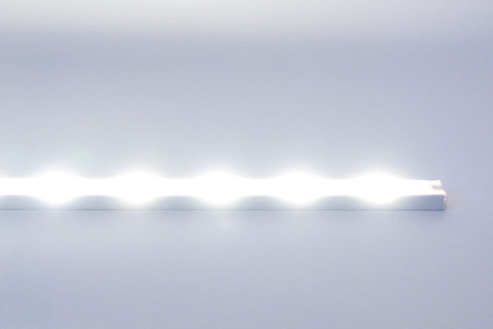 洗面台を明るくスッキリ。気配を消しつつしっかり光るART WORKSTUDIOの『 LED bar 』