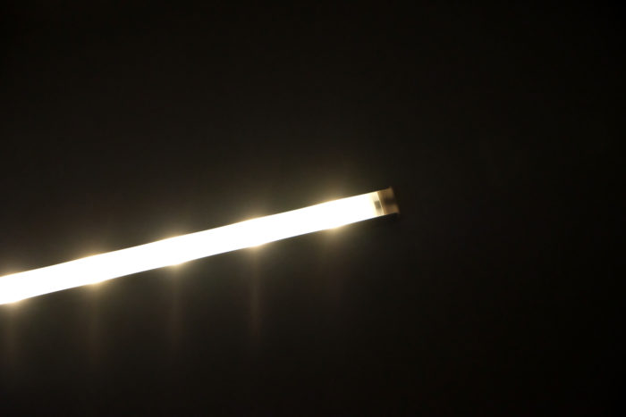 洗面台を明るくスッキリ。気配を消しつつしっかり光るART WORKSTUDIOの『 LED bar 』