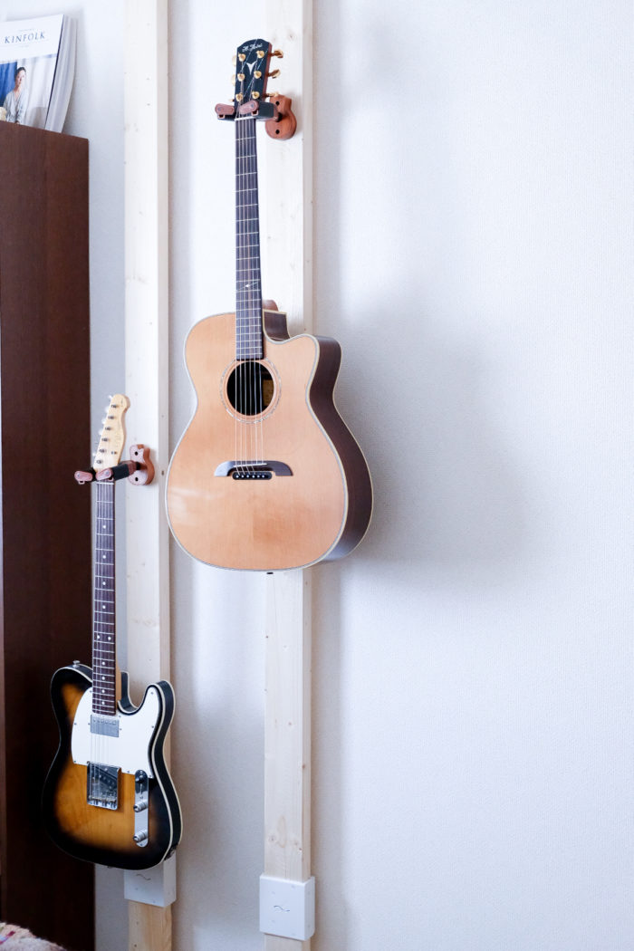 ディアウォールで壁掛けギターハンガーを賃貸に。アパートでも壁にギターをかける方法。