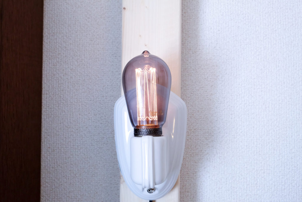 部屋に灯し火を。LEDエジソンバルブ電球ノスタルジアのクオリティが高い。