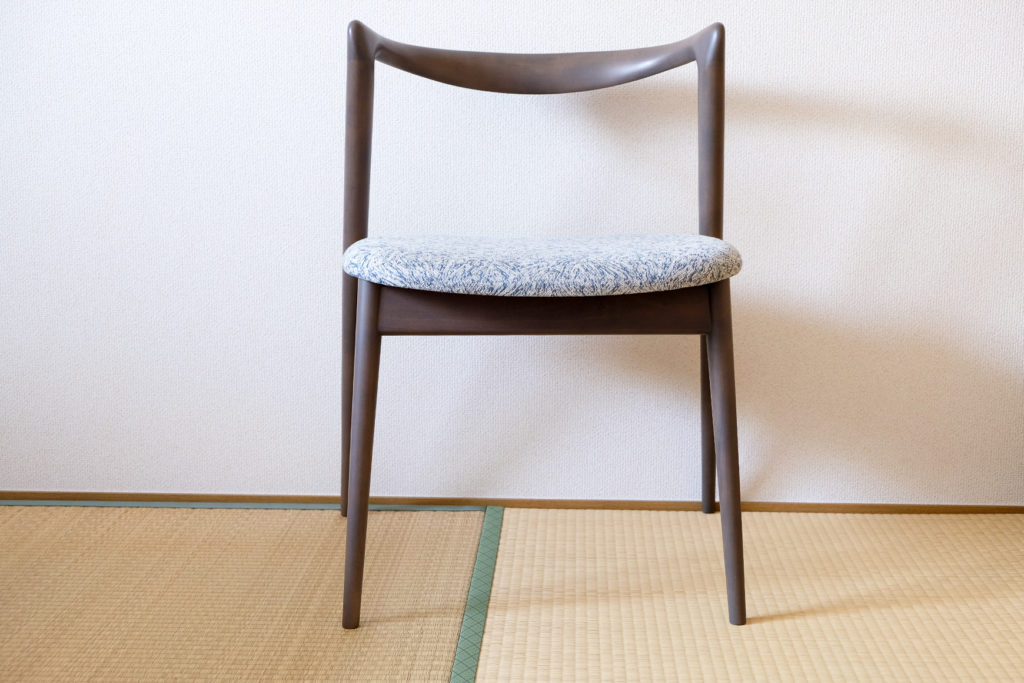 ソファメーカーが作った椅子。フクラの『カストール・D アームレスチェア』