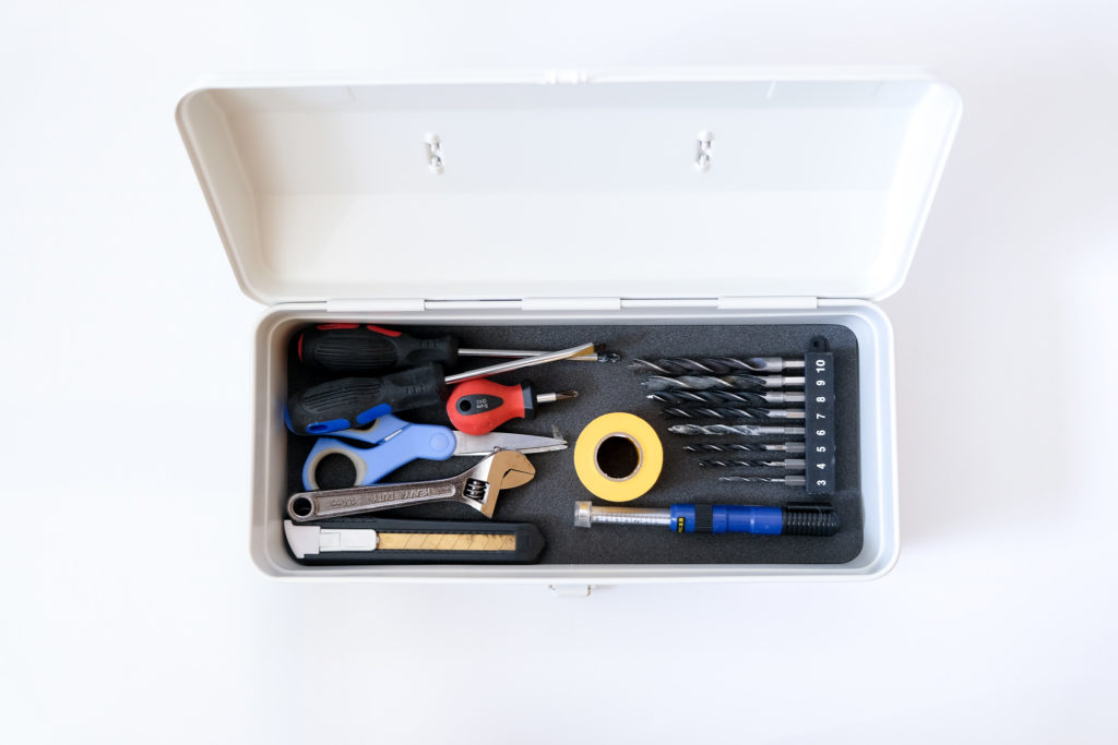 工具箱にもミニマルなシンプルさ。『無印良品の工具箱』