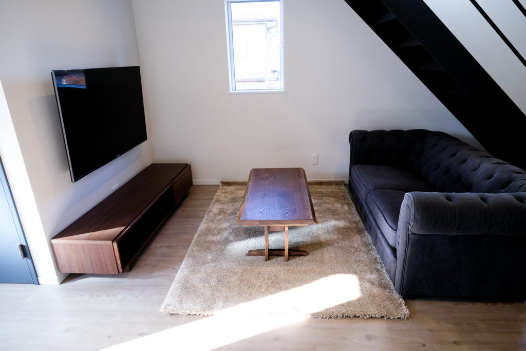 クールな空間に、モードな家具選び。【納品紹介】　