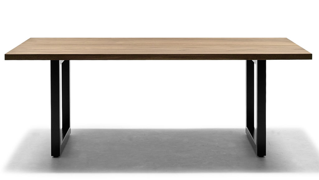 理想のダイニングテーブルを。10cm単位で細かくサイズがセミオーダー出来る国内生産家具ブランド。