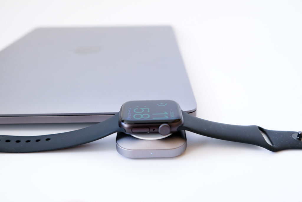 MacBookでApple Watchをスマートに充電。【satechi USB-C 充電ドック】
