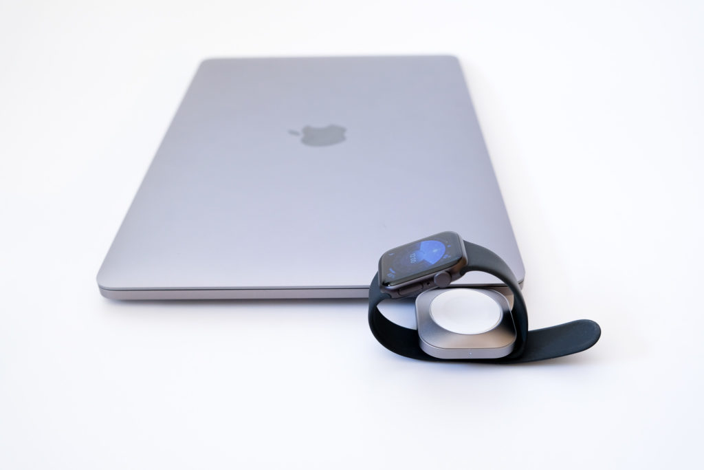 MacBookでApple Watchをスマートに充電。【satechi USB-C 充電ドック】