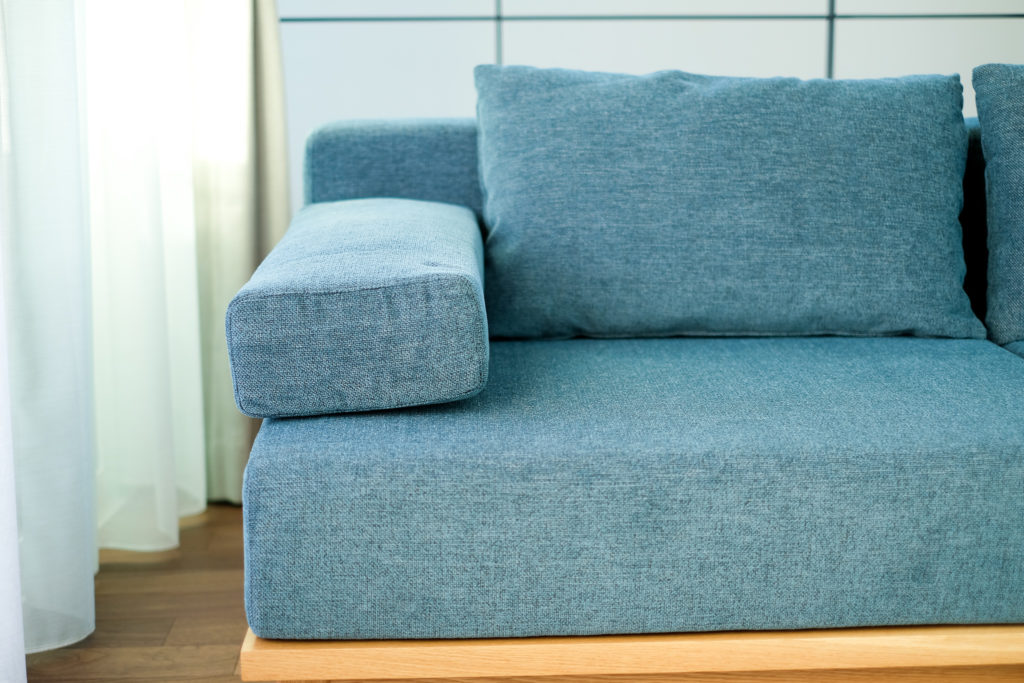 小上がりの畳スペースがそのままダイニングベンチに。【ELPO CHAIR・Rect.unit  sofa】